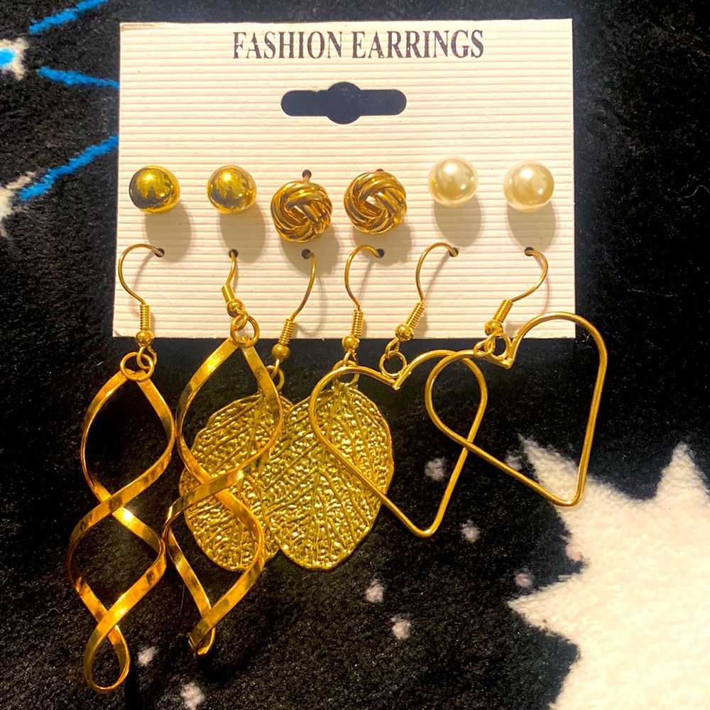 6 pair of Fashion Earrings